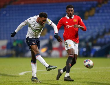 Bolton Wanderers 'ın 17 numaralı oyuncusu Bolton Stadyumu, Bolton Üniversitesi' nde oynanan Papa John 's Trophy maçında Bolton Wanderers - Manchester United U21 maçında gol atma şansı yakaladı.