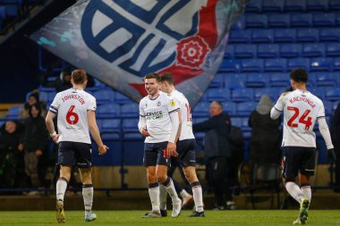 Bolton Wanderers 'dan Aaron Morley 13 Aralık 2022' de Bolton Stadyumu, Bolton Üniversitesi 'nde oynanan Papa John' s Trophy maçında 2-0 kazanma hedefini kutluyor.