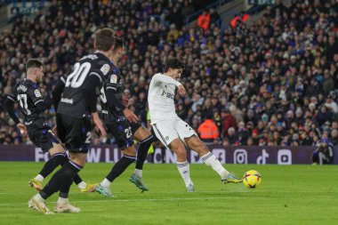 Leeds United 'ın 21 numaralı oyuncusu Pascal Struijk, Leeds Road, Leeds, İngiltere' de oynanan ve 16 Aralık 2022 'de oynanan Orta sezon dostluk maçında 1-1 berabere kalan Leeds United ile Real Sociedad maçında gol attı.