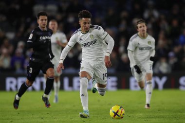 Leeds United 'ın 19 numaralı oyuncusu Rodrigo Moreno, Leeds Road, İngiltere' de oynanan Leeds United - Real Sociedad maçında topa vuruyor.