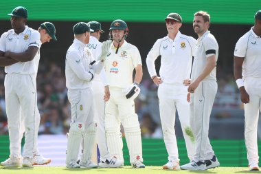 Güney Afrika, Avustralya NRMA Sigorta Test Serisi 'nde Travis' e karşı yapılan bir çağrıyı gözden geçiriyor. Avustralya - Güney Afrika - Gabba, Brisbane Cricket Ground, Brisbane, Avustralya, 17 Aralık 2022