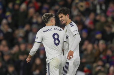 Leeds United 'dan Pascal Struijk # 21, Leeds Road, İngiltere' de Leeds Road, 16 Aralık 2022 'de Leeds United - Real Sociedad maçında Marc Roca # 8 ile 1-1 kazanma hedefini kutluyor.