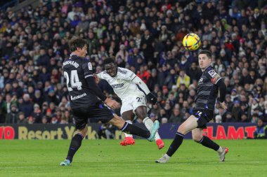 Leeds United 'ın 29 numaralı oyuncusu Wilfried Gnonto' nun, Leeds Road, Leeds, İngiltere 'de 16 Aralık 2022' de oynanan Orta sezon dostluk maçı sırasında Leeds United ve Real Sociedad maçında gol atma şansı var.