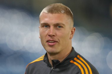 Leeds United 'ın 25 numaralı oyuncusu Rasmus Kristensen, Leeds United' ın Real Sociedad 'a karşı oynadığı orta sezon dostluk maçı öncesinde 16 Aralık 2022' de İngiltere 'nin Leeds kentindeki Elland Road' a geldi.