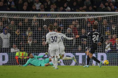 Leeds United 'ın 19 numaralı oyuncusu Rodrigo Moreno, Leeds Road, Leeds, İngiltere' de oynanan ve 16 Aralık 2022 'de oynanan Ortasezon dostluk maçında 2-1 berabere kalan Leeds United ile Real Sociedad maçında gol attı.