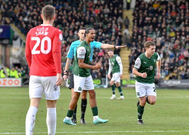Plymouth Argyle defans oyuncusu Nigel Lonwijk (21), 17 Aralık 2022 'de İngiltere' nin Plymouth kentinde oynanan Sky Bet 1 karşılaşmasında penaltı atışını kutluyor.