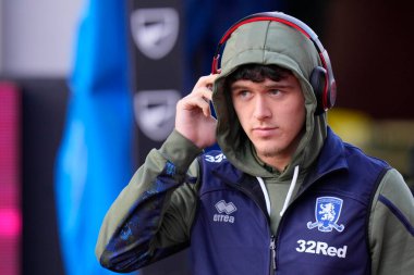 Middlesbrough 'dan Ryan Giles 17 Aralık 2022' de Burnley ile Middlesbrough arasındaki Gökyüzü İddia Şampiyonası maçından önce sahaya bakıyor.