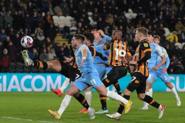 Hull City 'den 7 numaralı Ozan Tufan 17 Aralık 2022' de MKM Stadyumu, Hull 'da oynanan Sky Bet Şampiyonası' nın ikinci yarısında 1-1 öne geçiyor.