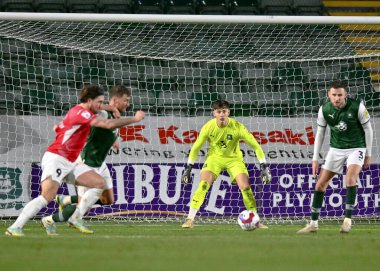 Plymouth Argyle kalecisi Michael Cooper (1) 17 Aralık 2022 'de İngiltere' nin Plymouth kentinde oynanan Sky Bet 1 karşılaşmasında Plymouth Argyle Morecambe 'ye karşı