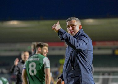 Plymouth Argyle teknik direktörü Steven Schumacher, 17 Aralık 2022 'de İngiltere' nin Plymouth kentinde oynanan Sky Bet 1 karşılaşmasında kazandığı galibiyeti kutluyor.