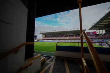 17 Aralık 2022 'de Burnley, Burnley' e karşı Turf Moor, Burnley, Birleşik Krallık 'ta oynanan Gökyüzü İddia Şampiyonası öncesi Çim Mağribi maçı genel görünümü