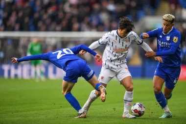 Blackpool 'dan Kenny Dougall # 12 Cardiff City' den Gavin Whyte # 20 ve Cardiff City 'den Callum Robinson # 47 Cardiff City - Blackpool maçı sırasında Cardiff City Stadyumu, Cardiff, İngiltere, 17.12.2022