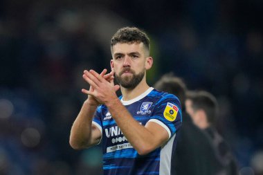 Middlesbrough 'dan Tommy Smith 17 Aralık 2022' de Burnley ile Middlesbrough arasındaki Gökyüzü İddia Şampiyonası maçından sonra taraftarları selamlıyor.