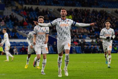 Blackpool 'dan Gary Madine, 17 Aralık 2022' de Cardiff City Stadyumu 'nda oynanan ve Blackpool' a karşı oynanan Sky Bet Şampiyonası maçında 1-1 kazanma hedefini kutluyor.