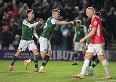GoAL Plymouth Argyle orta saha oyuncusu Sam Cosgrove (16), 17 Aralık 2022 'de Home Park, Plymouth, İngiltere' de oynanan Sky Bet League 1 karşılaşmasında 2-0 'lık galibiyet golünü kutluyor.