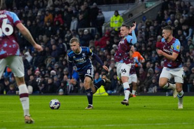 Middlesbrough 'dan Riley McGree 17 Aralık 2022' de Burnley 'nin Middlesbrough' a karşı oynadığı Gökyüzü İddia Şampiyonası maçında Burnley kutusuna girdi.