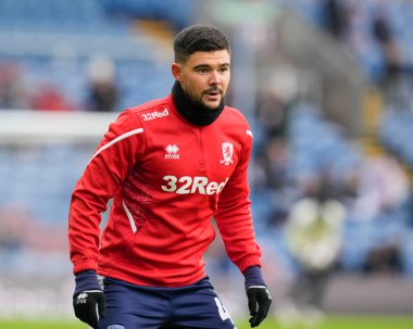 Middlesbrough 4. Alex Mowatt 17 Aralık 2022 'de Burnley ile Middlesbrough arasındaki Gökyüzü İddia Şampiyonası maçından önce ısınıyor.