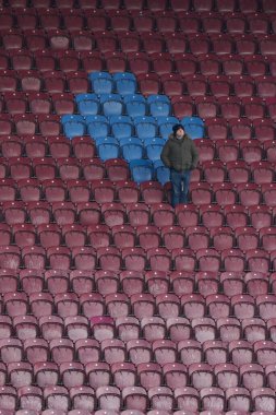 Taraftarların, 17 Aralık 2022 'de Burnley ile Middlesbrough arasında oynanan Gökyüzü İddia Şampiyonası maçından önce Turf Moor' da yerlerini almalarına genel bakış.