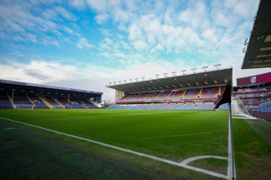17 Aralık 2022 'de Burnley, Burnley' e karşı Turf Moor, Burnley, Birleşik Krallık 'ta oynanan Gökyüzü İddia Şampiyonası öncesi Çim Mağribi maçı genel görünümü