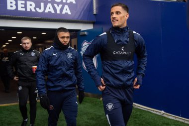 Blackpool oyuncuları, 17 Aralık 2022 'de Cardiff City Stadyumu' nda oynanan Cardiff City-Blackpool maçından önce maç öncesi ısınma maçına geliyorlar.