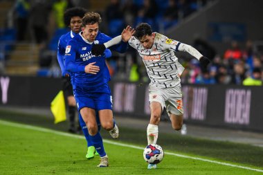Blackpool 'dan Charlie Patino, 17 Aralık 2022' de Cardiff City Stadyumu 'nda oynanan Cardiff City-Blackpool maçında topa vuruyor.