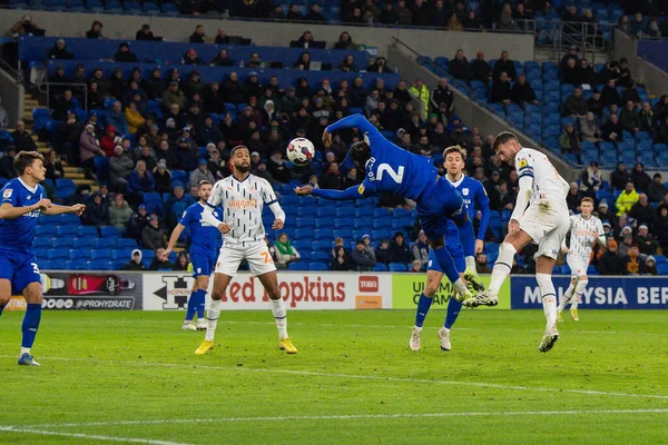 Blackpool 'dan Gary Madine 17 Aralık 2022' de Cardiff City Stadyumu 'nda oynanan Cardiff City-Blackpool maçında 1-1 berabere kaldı.