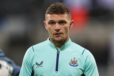 Newcastle United 'dan Kieran Trippier # 2. Maç öncesi ısınma turu öncesinde Carabao Kupası Dördüncü Raund karşılaşması Newcastle United ile Bournemouth arasındaki St. James' s Park, Newcastle, İngiltere, 20 Aralık 202