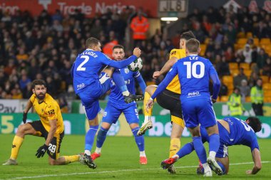 Gillingham 'dan Cheye Alexander 4. Raund Carabao Kupası karşılaşmasında Gillingham' a karşı Gillingham, Wolverhampton, İngiltere, 20 Aralık 202 'de oynanan Carabao Kupası 4. raundunda topu tutuyordu.