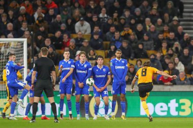 Wolverhampton Wanderers 'dan Rubn Neves # 8 Carabao Kupası dördüncü tur karşılaşmasında gol atma şansı yakaladı. Wolverhampton Wanderers, Gillingham' a karşı Molineux, Wolverhampton, Birleşik Krallık, 20 Aralık 2022