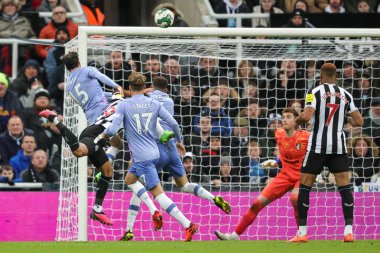 Bournemouth 'dan 15. Adam Smith, 20 Aralık 202' de St. James 's Park, Newcastle, İngiltere' de oynanan dördüncü tur Carabao Kupası karşılaşmasında kendi golünü attı.