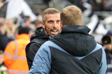 Bournemouth 'un Gary O' Neil teknik direktörü, Newcastle United 'ın 20 Aralık 202' de St. James 's Park, Newcastle' da oynanan dördüncü tur karşılaşmasında Newcastle United 'ın Newcastle United takımının Eddie Howe teknik direktörünü karşıladı.