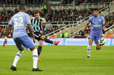 Newcastle United 'dan Fabian Schr # 5 Carabao Kupası Dördüncü Raundda kaleye vuruyor. Newcastle United - Bournemouth maçı, St. James' s Park, Newcastle, İngiltere, 20 Aralık 2022