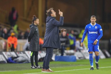 Wolverhampton Wanderers 'ın Julen Lopetegui teknik direktörü Carabao Kupası dördüncü tur karşılaşmasında oyuncularına bağırıyor. Wolverhampton Wanderers, Gillingham' a karşı Molineux, Wolverhampton, İngiltere, 20 Aralık 202