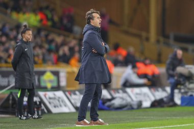 Wolverhampton Wanderers 'ın Julen Lopetegui teknik direktörü Carabao Kupası dördüncü tur karşılaşmasında oyuncularına bağırıyor. Wolverhampton Wanderers, Gillingham' a karşı Molineux, Wolverhampton, İngiltere, 20 Aralık 202