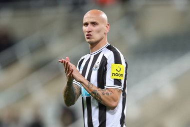 Newcastle United 'dan Jonjo Shelvey 4. Raundun sonunda taraftarları alkışlıyor. Newcastle United, Bournemouth' a karşı St. James 's Park, Newcastle, İngiltere, 20 Aralık 202