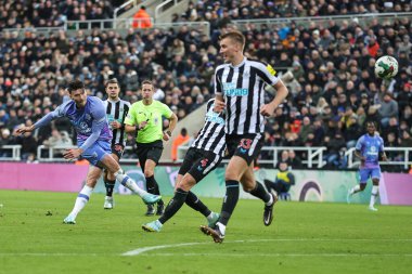 Bournemouth 'dan Kieffer Moore # 21 Carabao Kupası Dördüncü Raund Newcastle United - Bournemouth maçında kalede şut çekiyor.