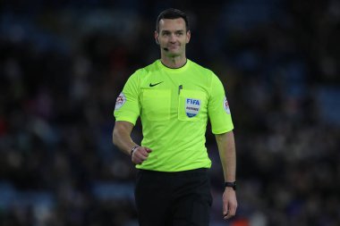 Hakem Michael Oliver, Elland Road, Leeds, İngiltere 'de oynanan Leeds United - Monaco maçında 21 Aralık 202