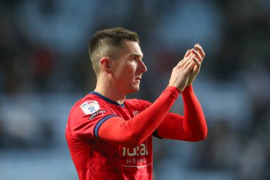 West Bromwich Albion 'dan Jed Wallace, 21 Aralık 202' de Coventry Building Society Arena 'da Coventry City ile West Bromwich Albion arasındaki Sky Bet Şampiyonası maçından sonra gezgin taraftarları alkışlıyor.