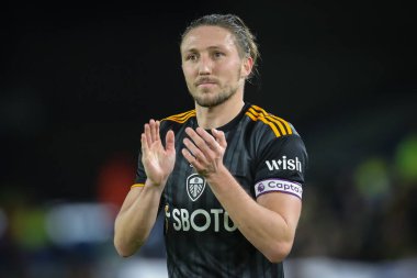 Leeds United 'dan Luke Ayling, Leeds Road, Leeds, İngiltere' de 21 Aralık 202 'de oynanan Mid sezon dostluk maçı sonrasında taraftarlarını alkışlıyor ve alkışlıyor.