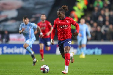 West Bromwich Albion 'dan Brandon Thomas-Asante, Coventry Building Society Arena' da Coventry City ile West Bromwich Albion arasındaki Sky Bet Şampiyonası maçında topla koşuyor.