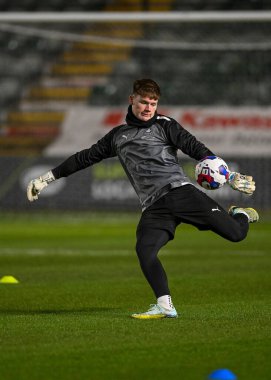 Zak Baker Papa John 's Trophy maçı sırasında ısınıyor Plymouth Argyle, Home Park, Plymouth, Birleşik Krallık' ta AFC Wimbledon 'a karşı, 21 Aralık 202