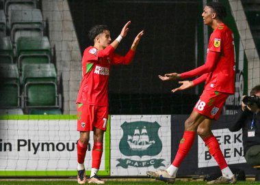 AFC Wimbledon orta saha oyuncusu Ayoub Assal (10), Papa John 's Trophy maçı Plymouth Argyle-AFC Wimbledon maçında 21 Aralık 202' de Home Park, Plymouth, Birleşik Krallık 'ta 0-3 berabere kalma golünü kutluyor.
