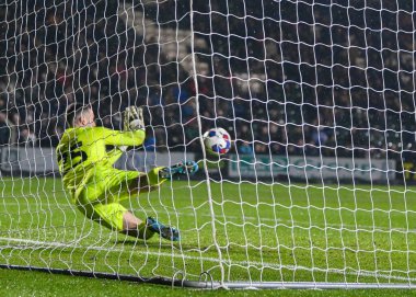 Plymouth Argyle kalecisi Callum Burton (25), Papa John 's Trophy karşılaşmasında Plymouth Wimbledon' a karşı Home Park, Plymouth, Birleşik Krallık, 21 Aralık 202 'de penaltı vuruşunu kurtardı.