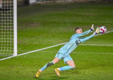 AFC Wimbledon kalecisi Nathan Broome (13), Papa John 's Trophy maçında Plymouth Argyle, Home Park, Plymouth, İngiltere' de AFC Wimbledon 'a karşı 21 Aralık 202' de bir kurtarış yaptı.