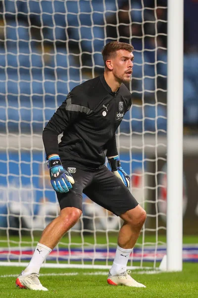 Maç öncesi ısınma öncesinde West Bromwich Albion 'dan Alex Palmer # 24 Coventry Building Society Arena, Coventry, Birleşik Krallık, 21 Aralık 202' de Coventry City-West Bromwich Albion maçında