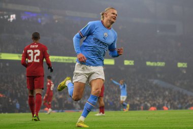 Manchester City 'den Erling Hland, 22 Aralık 2022 tarihinde Etihad Stadyumu' nda oynanan dördüncü tur Carabao Kupası karşılaşmasında 1-0 'lık galibiyetini kutluyor.