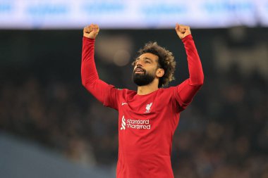 Liverpool 'dan Mohamed Salah # 11, 22 Aralık 202 tarihinde Etihad Stadyumu' nda oynanan dördüncü tur Carabao Kupası karşılaşmasında 2-2 'lik galibiyetini kutluyor.