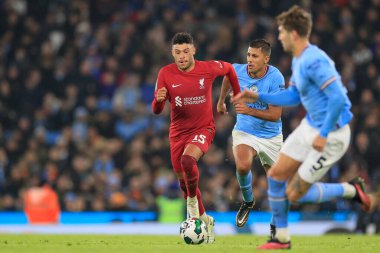 Liverpool 'dan Alex Oxlade-Chamberlain # 15 numaralı Carabao Kupası dördüncü tur karşılaşmasında topla koşuyor Manchester City - Liverpool Etihad Stadyumu, Manchester Stadyumu, 22 Aralık 202