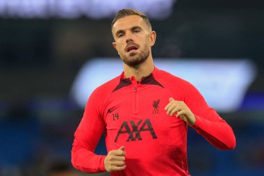 Liverpool 'dan Jordan Henderson # 14. Maç öncesi ısınma turu öncesinde Manchester City - Liverpool maçı Etihad Stadyumu, Manchester, İngiltere 22 Aralık 202