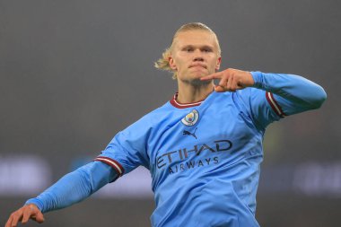 Manchester City 'den Erling Hland, 22 Aralık 2022 tarihinde Etihad Stadyumu' nda oynanan dördüncü tur Carabao Kupası karşılaşmasında 1-0 'lık galibiyetini kutluyor.